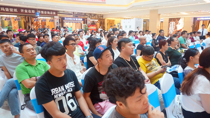 说明: 发布会现场.jpg